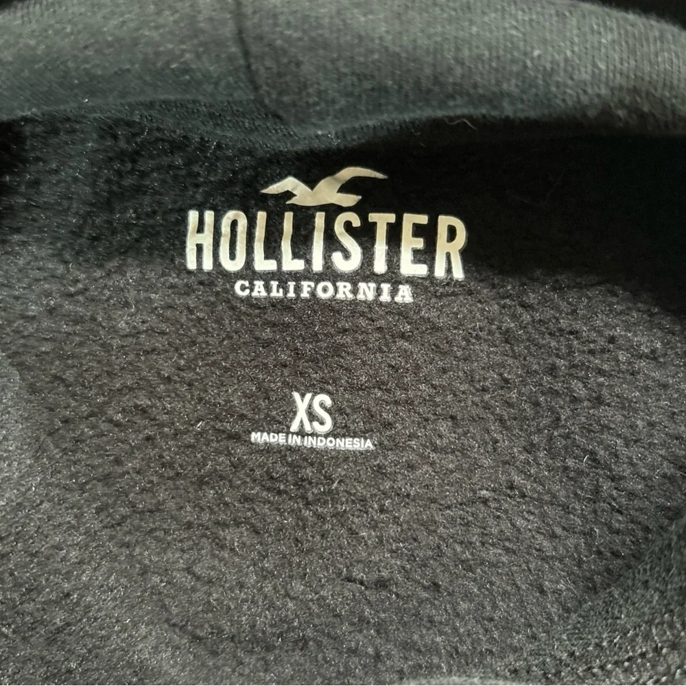 Hollister California Black Hoodie Size XS White And Gray Graphics